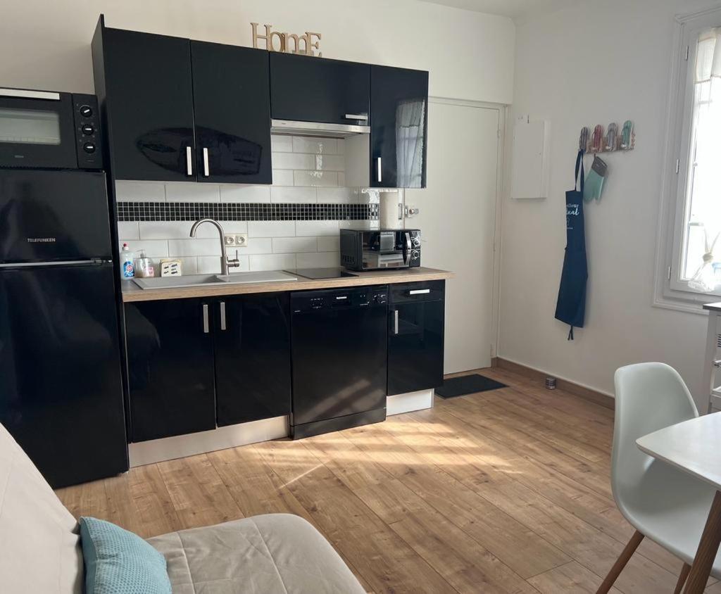 Appartement Proche Plage Et Commerces Royan Kültér fotó